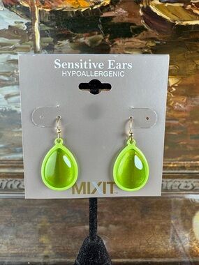 0479-Mixit Bright Lime Teardrop‎ Dangle Earrings
